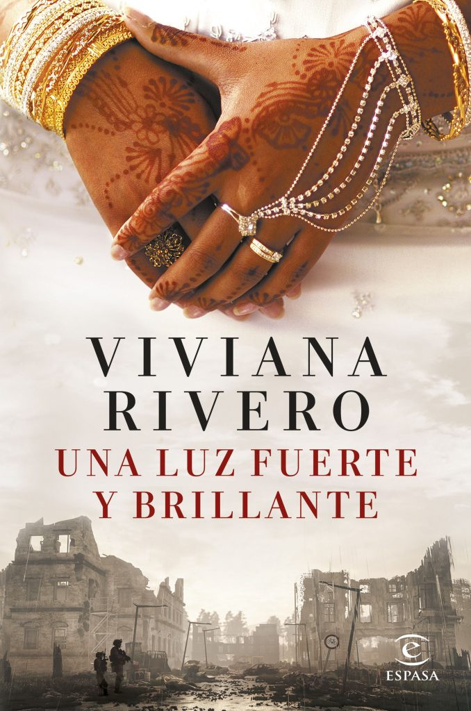 Viviana Rivero publica "Una luz fuerte y brillante". Foto: Planeta