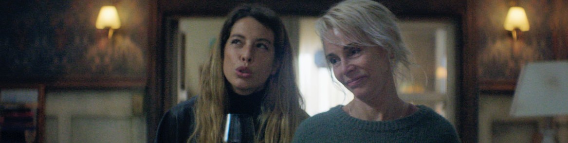 Belén Rueda y Belén Écija en El vestido. Foto: Prisma Ideas